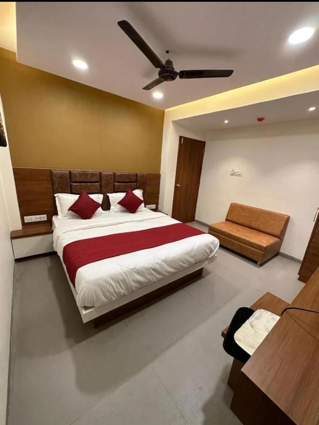 Hotel Anjali Palace Ahmedabad Exteriör bild